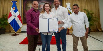 Carolina es reconocida como Visitante Distinguida del municipio de Salcedo