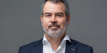 Dr. Miklos Lukacs impartirá conferencia en Santo Domingo: “El Ser Humano y la Amenaza Tecnológica: De la IA al Transhumanismo”
