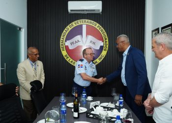 Comandante General de la Fuerza Aérea Visita La Hermandad de Veteranos