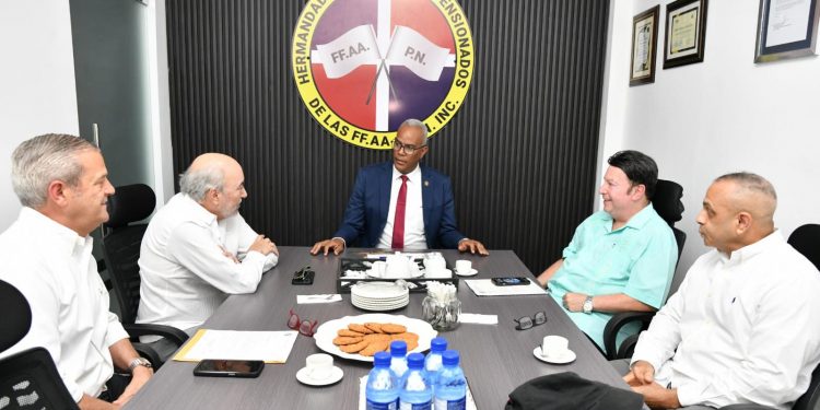 Presidente de la Hermandad se reúne con empresarios y evalúan terminación del Centro de Diagnóstico de los Veteranos