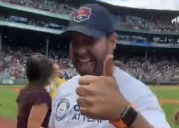 ¡Lo logró! Dominicano obtiene récord Guinness al visitar los 30 estadios de Grandes Ligas en 25 días