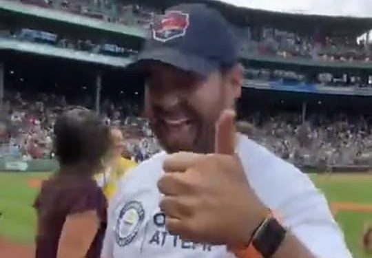 ¡Lo logró! Dominicano obtiene récord Guinness al visitar los 30 estadios de Grandes Ligas en 25 días
