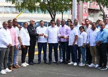 Collado inicia programa de sostenibilidad y entrega 38 camiones volteos a municipios y distrito municipales con vocación turística