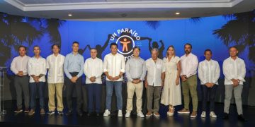 Collado inicia programa de sostenibilidad y entrega 38 camiones a municipios y distrito municipales turísticos