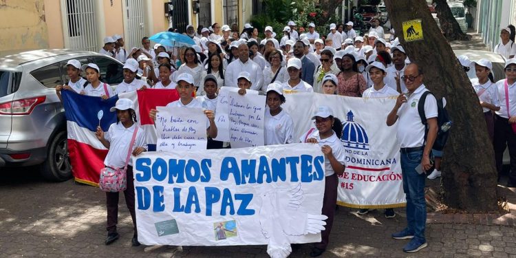 Regional 15 de Educación firma pacto y realiza marcha por la Paz