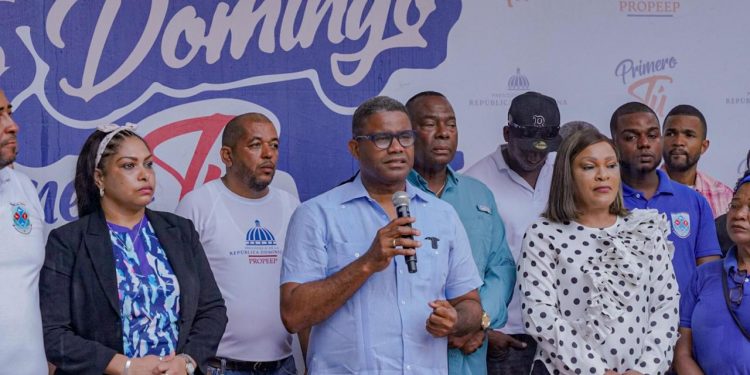 Bajo intensa lluvia Propeep desarrolla jornada “Primero Tú” en Valiente, La Caleta