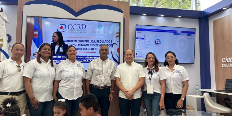 Cámara de Cuentas atrae la atención del público en su debut en la Feria Internacional del Libro 2025
