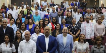 Ministerio de Educación juramenta comisiones distritales para la Evaluación del Desempeño Docente 2025