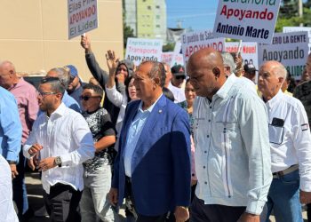Senador Antonio Marte y abogados del PPG presentan querella contra empresario artístico Eladio Castro por difamación e injuria