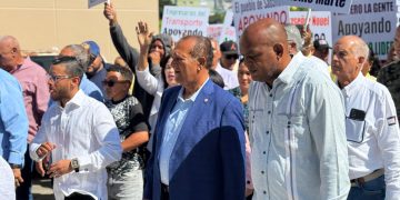 Senador Antonio Marte y abogados del PPG presentan querella contra empresario artístico Eladio Castro por difamación e injuria