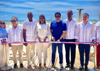 Collado entrega modernizado muelle en Caleta, La Romana