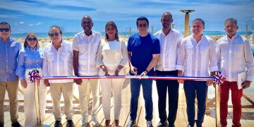 Collado entrega modernizado muelle en Caleta, La Romana