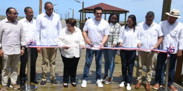 Ministro Collado entrega reconstruido muelle turístico de Miches