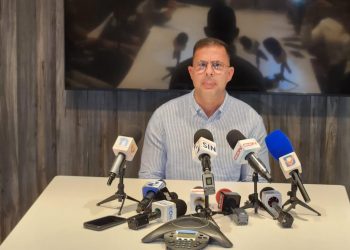 AUTORIDADES Y EMPRESARIOS CHINOS, AFECTADOS CON CIERRE DE NEGOCIOS, INICIARAN DIÁLOGO