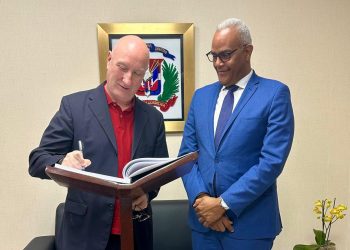 Presidente de la Hermandad se reúne con experto internacional de la ONU para avanzar en protección jurídica de los veteranos