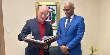 Presidente de la Hermandad se reúne con experto internacional de la ONU para avanzar en protección jurídica de los veteranos