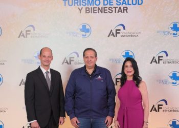 Autoridades y líderes del sector asisten al cóctel inaugural del 7mo. Congreso Internacional de Turismo de Salud