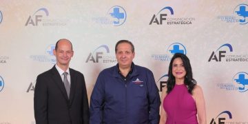 Autoridades y líderes del sector asisten al cóctel inaugural del 7mo. Congreso Internacional de Turismo de Salud