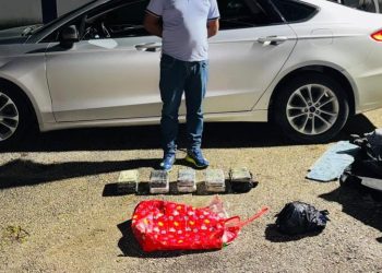 APRESAN HOMBRE EN BARAHONA A EN VEHÍCULO CON MAS DE 10,000 GRAMOS DE PRESUNTA COCAÍNA