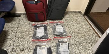 DETIENEN EXTRANJERA EN EL AILA CON 4 PAQUETES DE PRESUNTA COCAÍNA