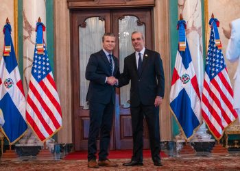 Abinader recibe al secretario de Defensa de EE. UU., Pete Hegseth en el Palacio Nacional