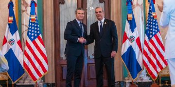 Abinader recibe al secretario de Defensa de EE. UU., Pete Hegseth en el Palacio Nacional