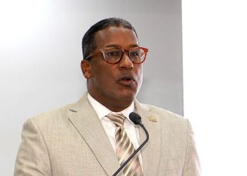 Director IDOPPRIL destaca mejoras en servicios durante visita a La Vega