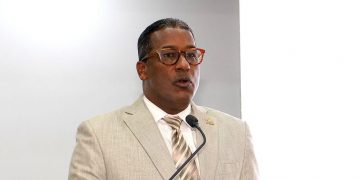 Director IDOPPRIL destaca mejoras en servicios durante visita a La Vega