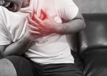 Cardiólogo de Cleveland Clinic alerta sobre el aumento del “síndrome del corazón festivo” en temporada de celebraciones