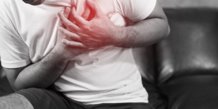 Cardiólogo de Cleveland Clinic alerta sobre el aumento del “síndrome del corazón festivo” en temporada de celebraciones