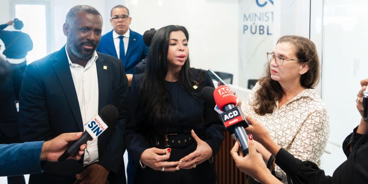 Yenni Berenice reitera: el MP no ha otorgado criterio de oportunidad ni tiene acuerdo de culpabilidad con ninguno de los 10 del caso SeNaSa