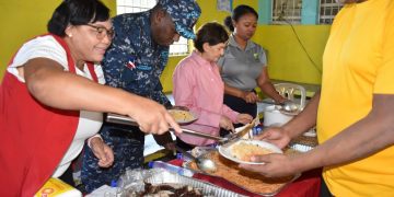 GOBERNADORA COMPARTE ALMUERZO CON PRIVADOS DE LIBERTAD CARCEl BANI HOMBRES