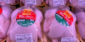 Precio del pollo se a RD$79 la libra en supermercados durante navidad