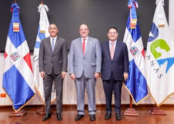 Nelson Arroyo asume Aduanas enfocado en aumentar recaudaciones y facilitar el comercio