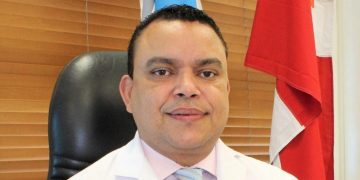 Julio Landrón director del Servicio Nacional de Salud