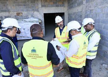 Landrón supervisa obras hospitalarias en Azua y San Cristóbal para garantizar estándares de calidad