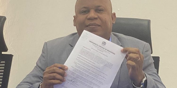 Regidor Eddy Macklem gestiona aumento salarial a empleados ASDO