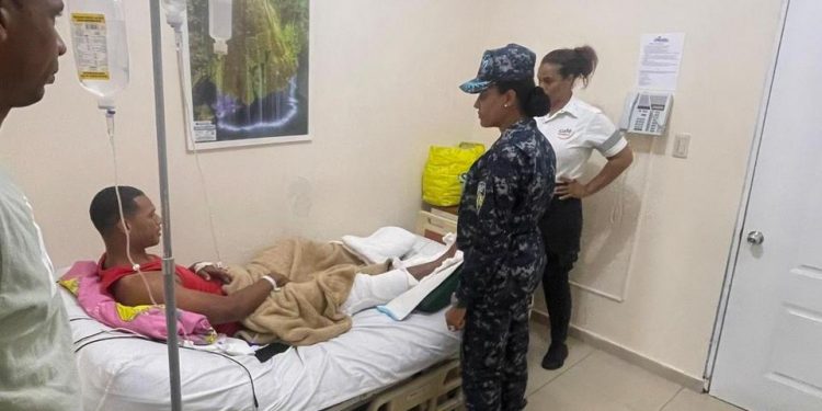 DIRECTORA REGIONAL SUR CENTRAL VISITA A MIEMBRO POLICIAL LESIONADO EN EL CUMPLIMIENTO DE SUS FUNCIONES