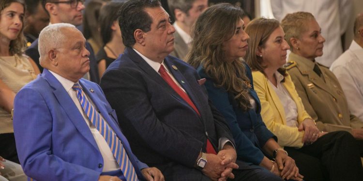 Gobierno digitaliza el permiso de salida de menores y será gratuito hasta el 28 junio