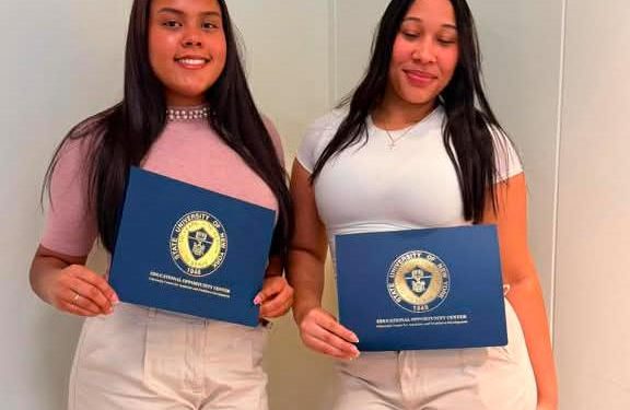 Orgullo dominicano: futuras médicas son reconocidas por excelencia académica en NY