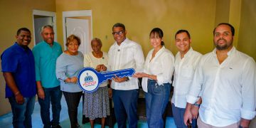 Propeep cumple el sueño de doña Flor María Pérez y le entrega vivienda totalmente remozada en Hato Nuevo