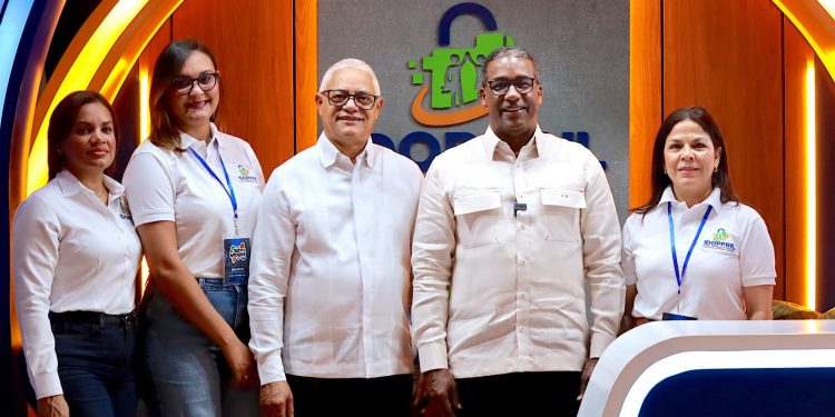 IDOPPRIL orienta a asistentes en Expo Vega Real 2026 para prevenir riesgos laborales