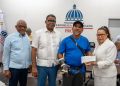 Gobierno entrega ayudas económicas a comerciantes afectados por ampliación avenida Los Beisbolistas en Manoguayabo
