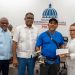 Gobierno entrega ayudas económicas a comerciantes afectados por ampliación avenida Los Beisbolistas en Manoguayabo