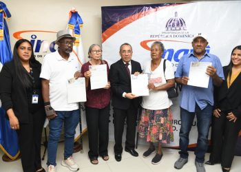 INAVI entrega cheques por indemnización y rinde cuentas de ùltimos 18 meses