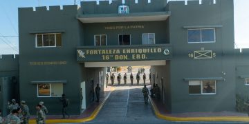 Comandante del Ejército recorre unidades fronterizas en Pedernales e Independencia