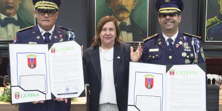 Alcaldía de La Vega distingue como hijos adoptivos y meritorios al general Juan Pablo Ferreira Verás y al coronel Rafael Guillermo Guzmán Chomalí