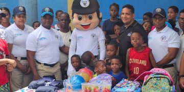 Policía Comunitaria realiza campamento recreativo para 120 niños en Capotillo