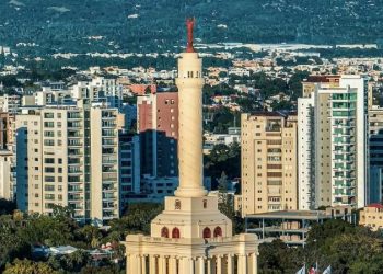 Abinader traslada su despacho a Santiago