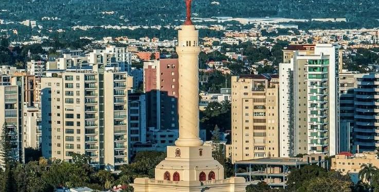 Abinader traslada su despacho a Santiago